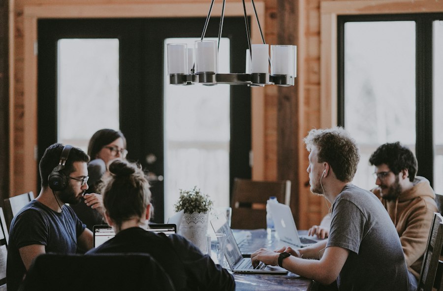 Reunião de trabalho entre parceiros institucionais